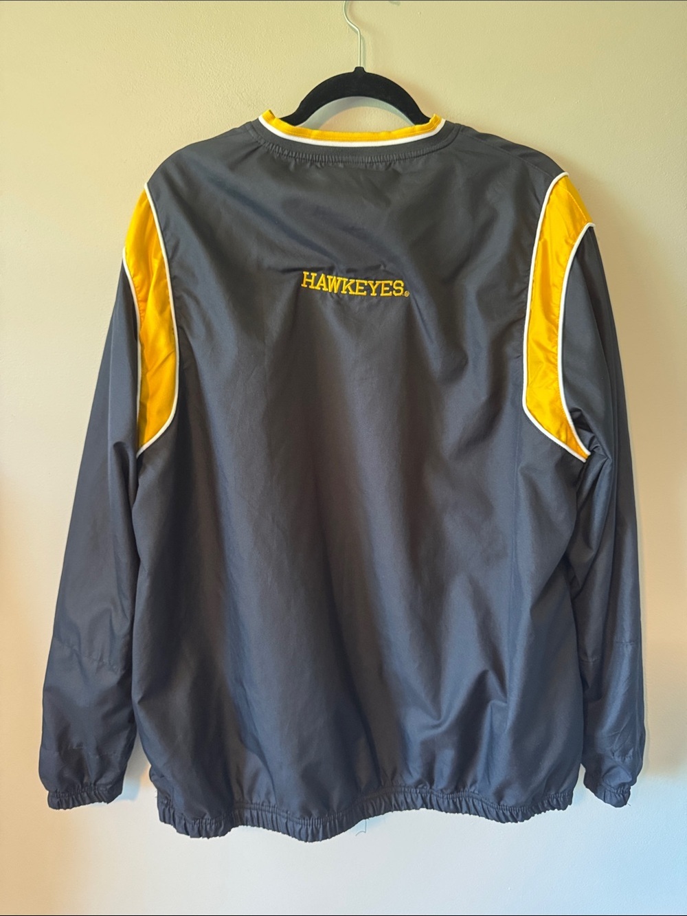 Iowa Hawkeyes Windbreaker - Picture 4 of 4